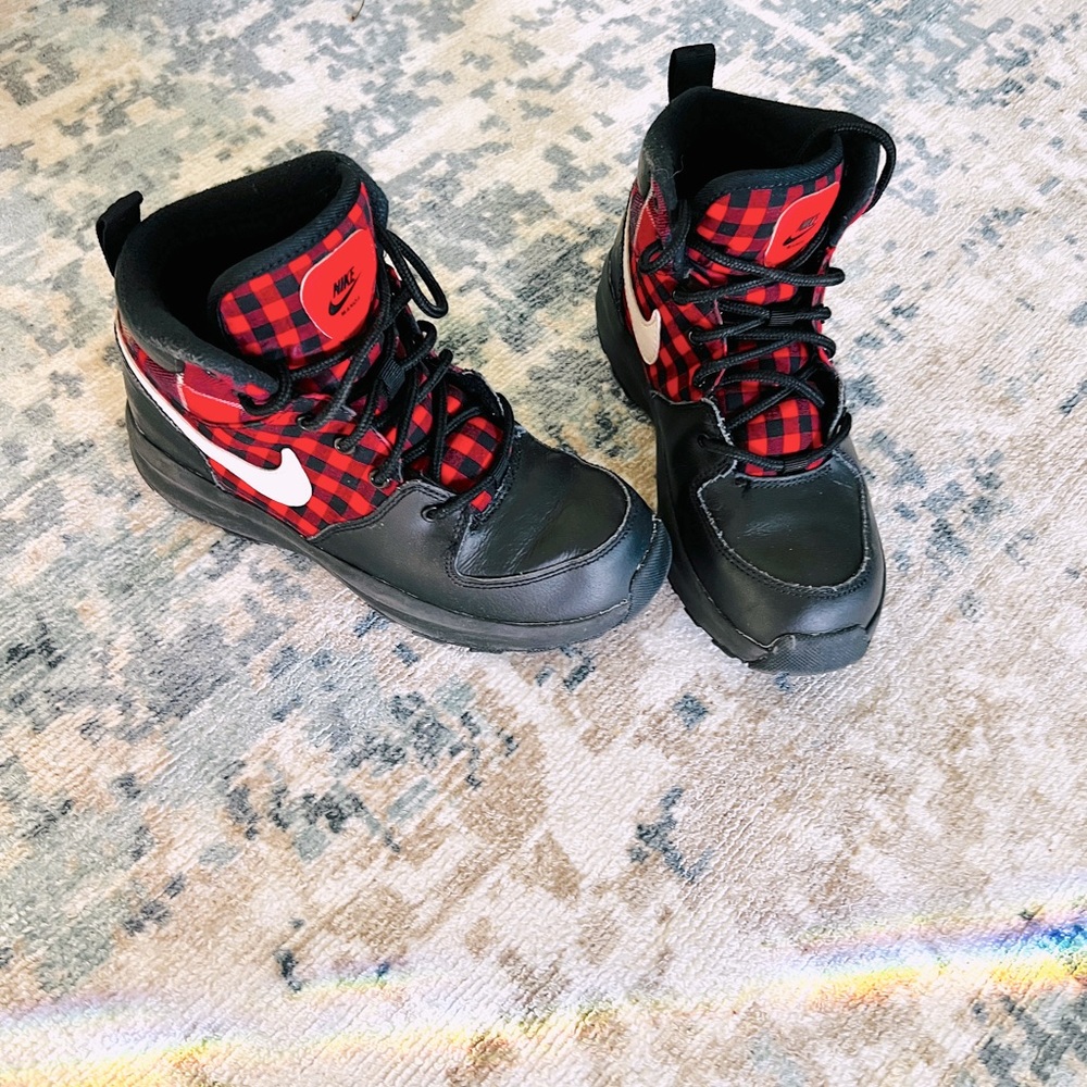 Boys Nike Sneakers size 1.5